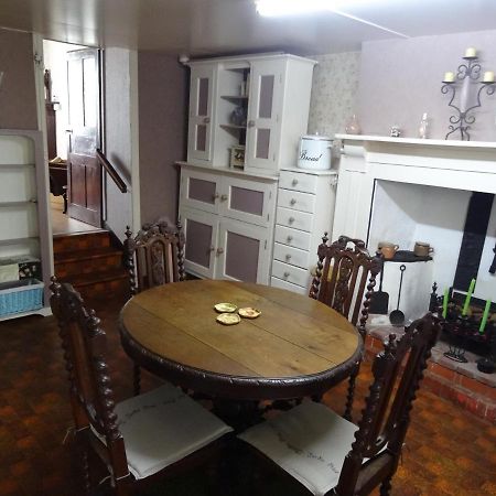 Charming French Cottage-Gite In The Heart Of Quiet Gorron ภายนอก รูปภาพ