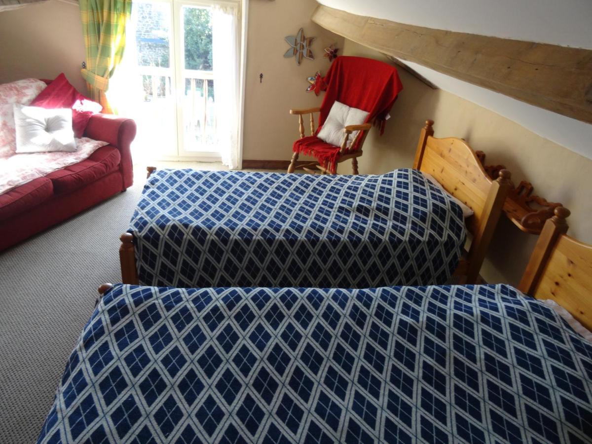 Charming French Cottage-Gite In The Heart Of Quiet Gorron ภายนอก รูปภาพ