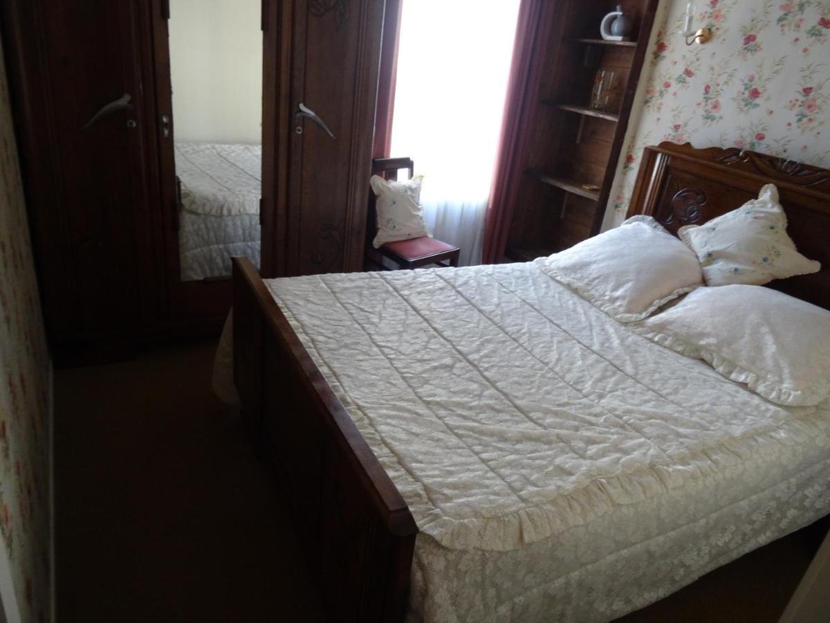 Charming French Cottage-Gite In The Heart Of Quiet Gorron ภายนอก รูปภาพ