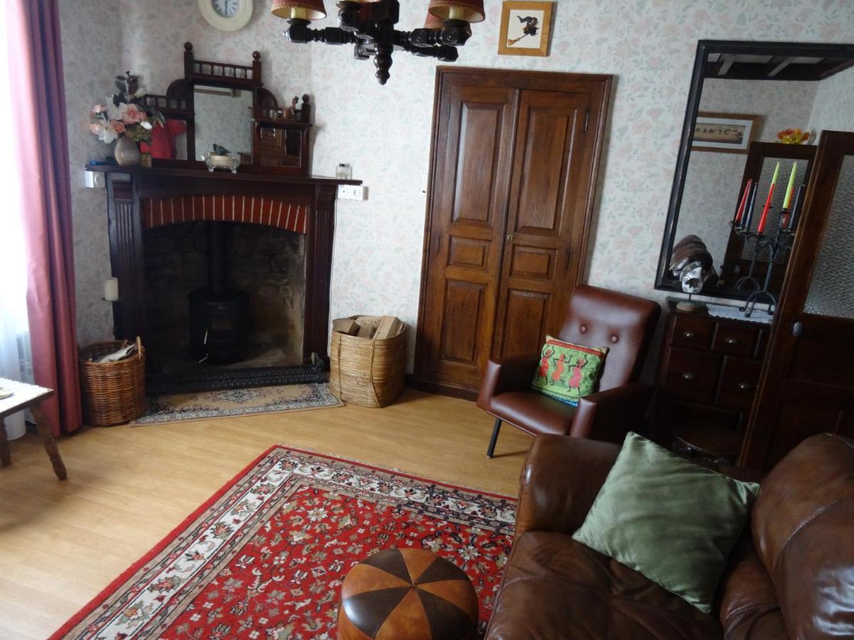Charming French Cottage-Gite In The Heart Of Quiet Gorron ภายนอก รูปภาพ